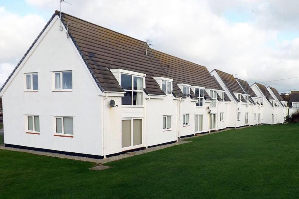 10 Isallt Lodges - Close To Beach - 2 Bed Apt Trearddur Exterior photo