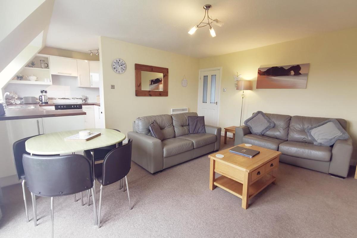 10 Isallt Lodges - Close To Beach - 2 Bed Apt Trearddur Exterior photo